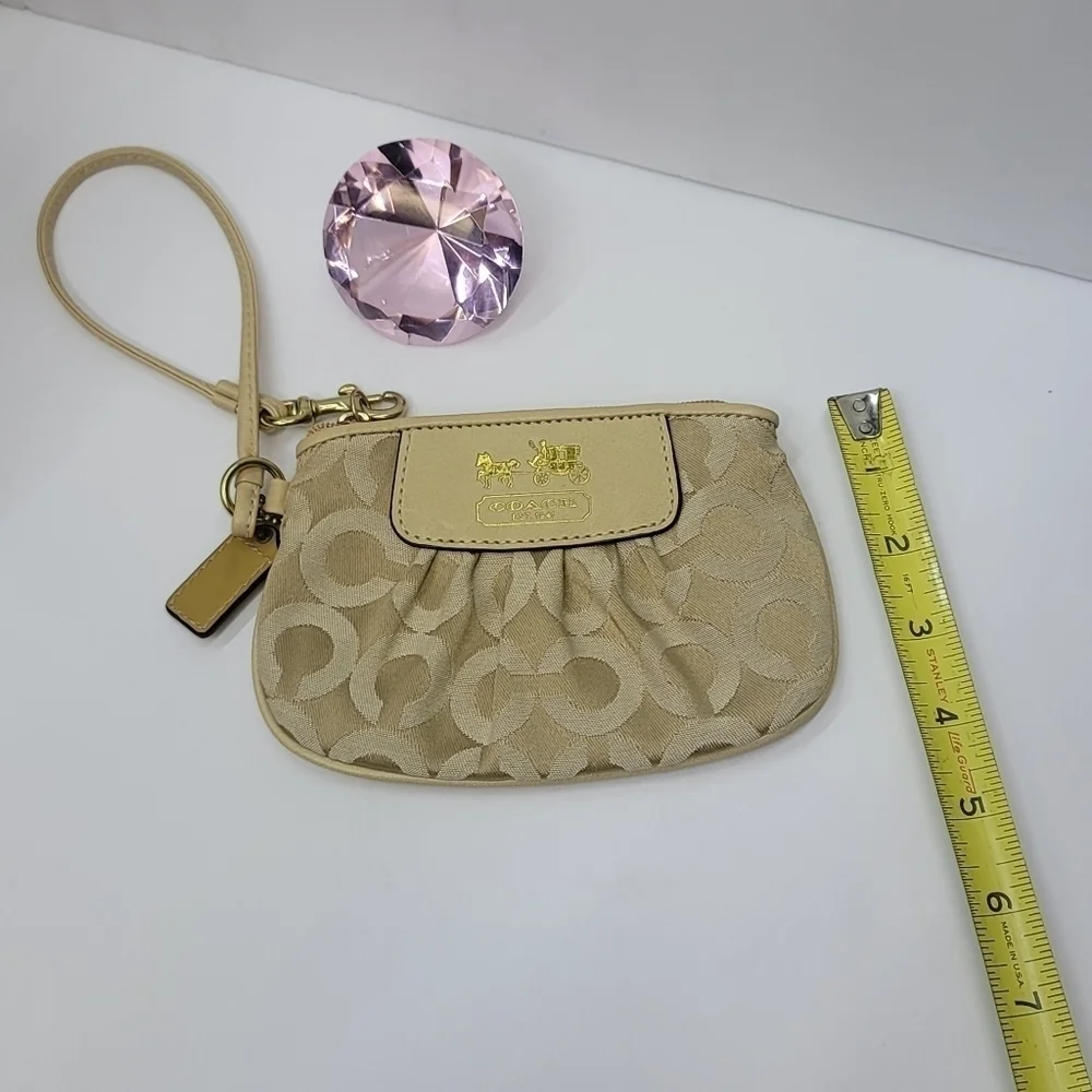 COACH WOMEN SIGNATURE WRISTLET TAN